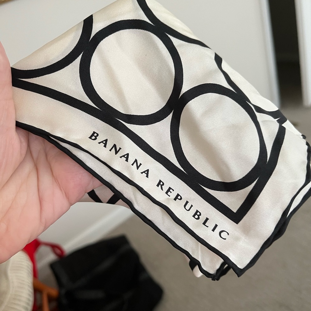 Gorgeous Banana Republic Cream and Black Geometric 100% Silk Scarf!